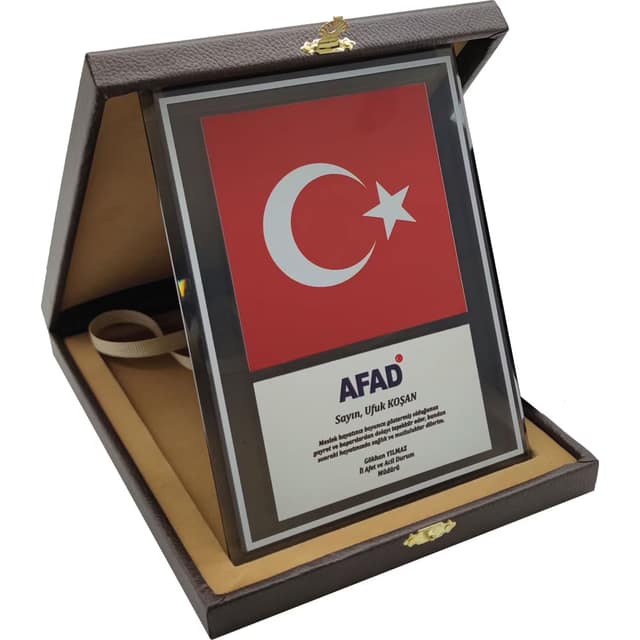 Kutulu Kristal Plaket - 15 x 20 cm
